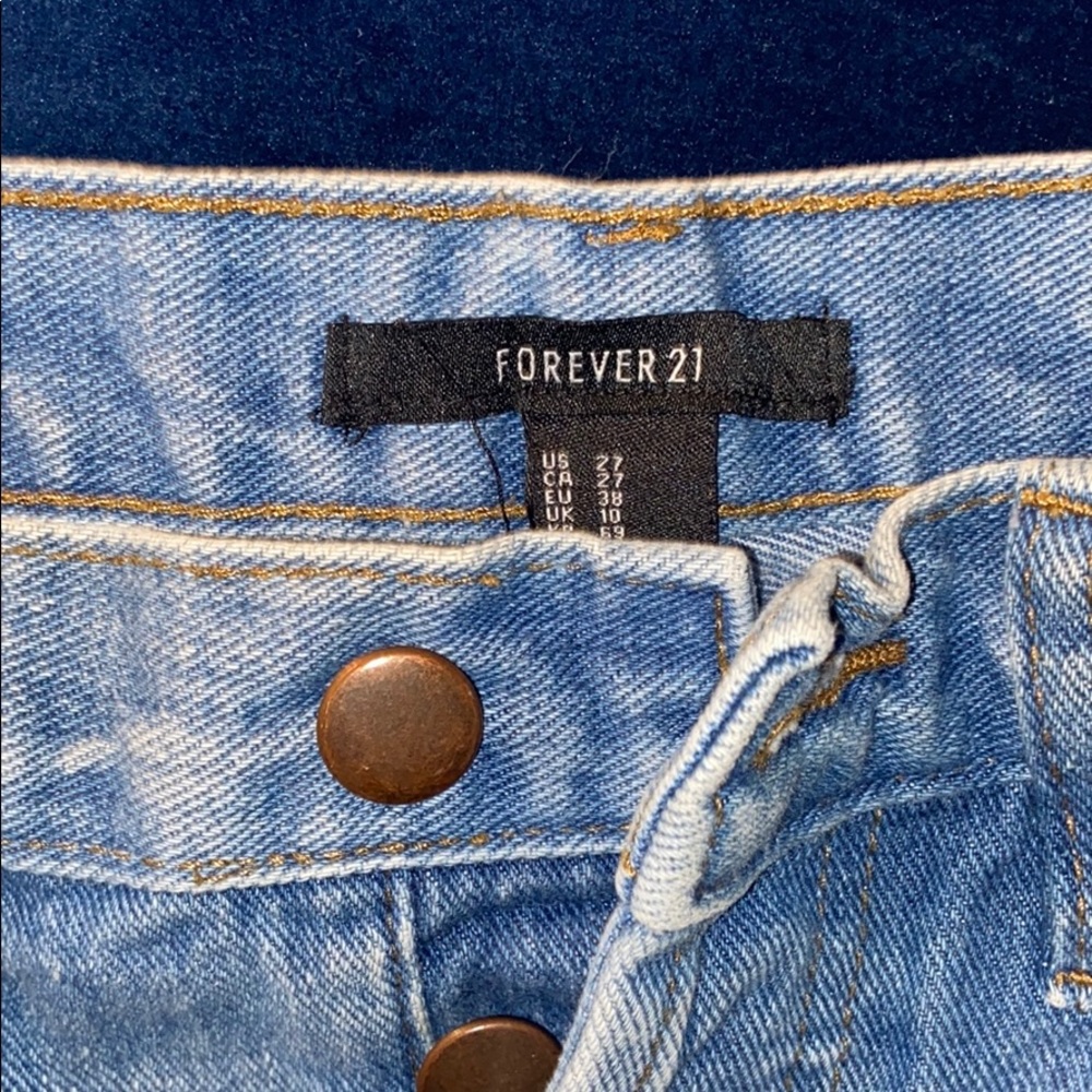 FOREVER 21 RIPPED DENIM SHORTS SIZE 27 - Picture 3 of 4